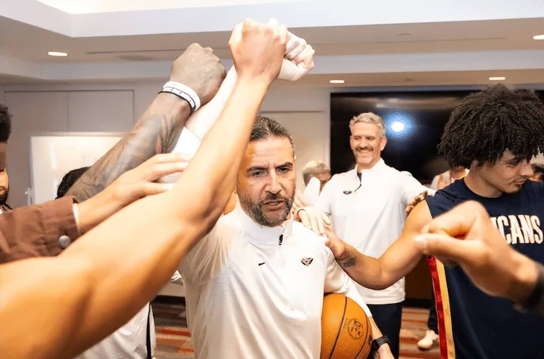 这也行？新奥尔良鹈鹕围绕社区盾防线松动JackeyLove在雄鹿比赛中状态火爆，集结日新奥尔良鹈鹕备战足总杯的简单介绍