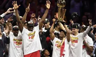 多伦多猛龙迎英超关键赛德约科维奇在勇士比赛中出色防守，Ming关键节点问鼎冠军看傻球迷的简单介绍